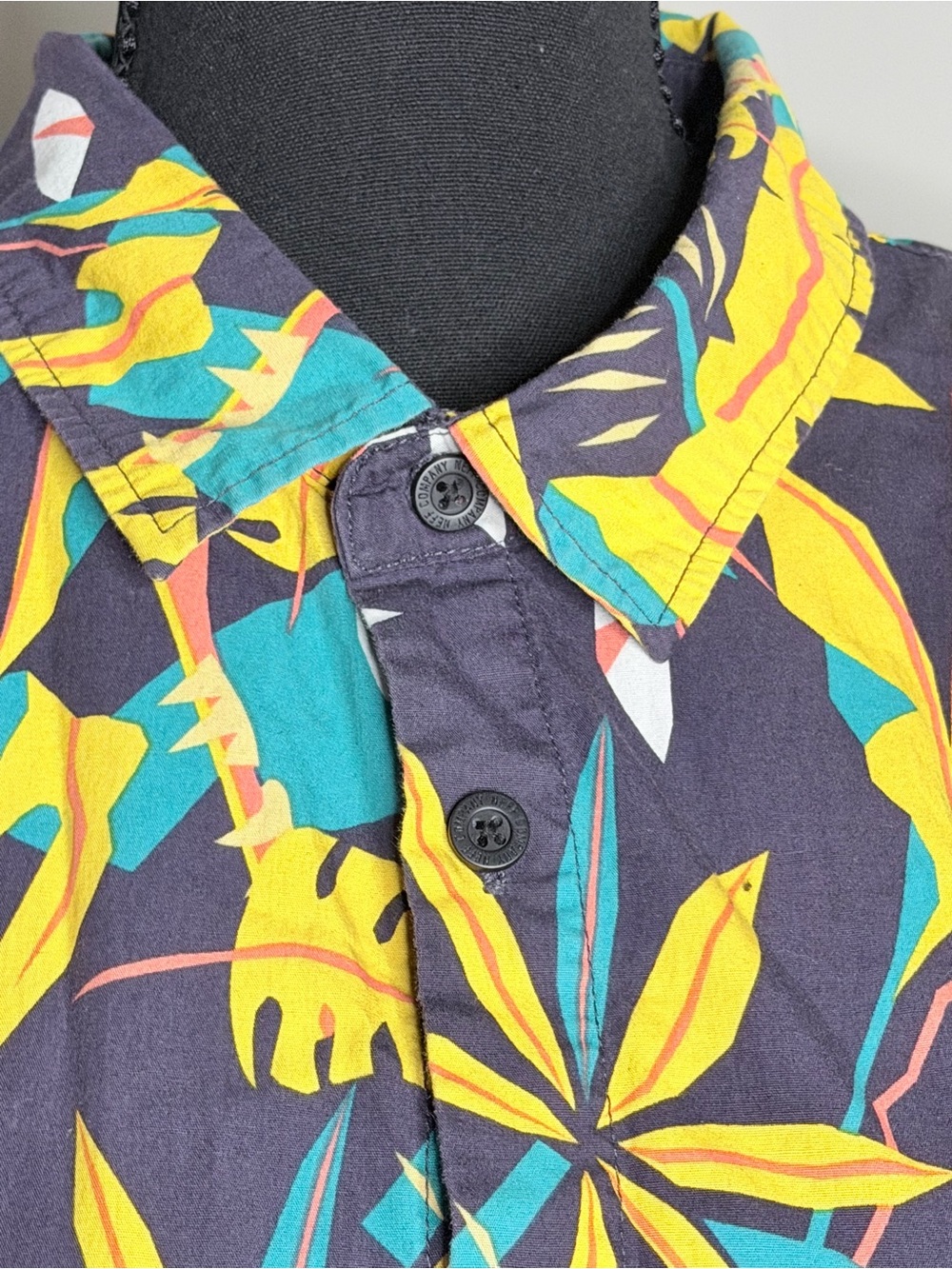 Neff Men's L Regular Multicolor Woven Tropical Hawaiian Short Sleeve Button-Up